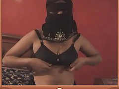 Pakistani housewife showing her boobs with face covered