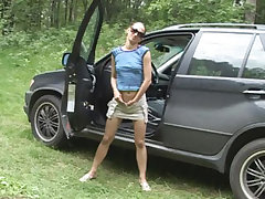 Rich slut hops out of her ride to play watersports